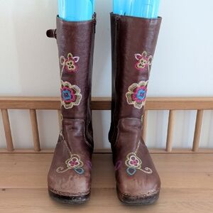 Hanna Andersson Brown Boots with Colorful Embroidery